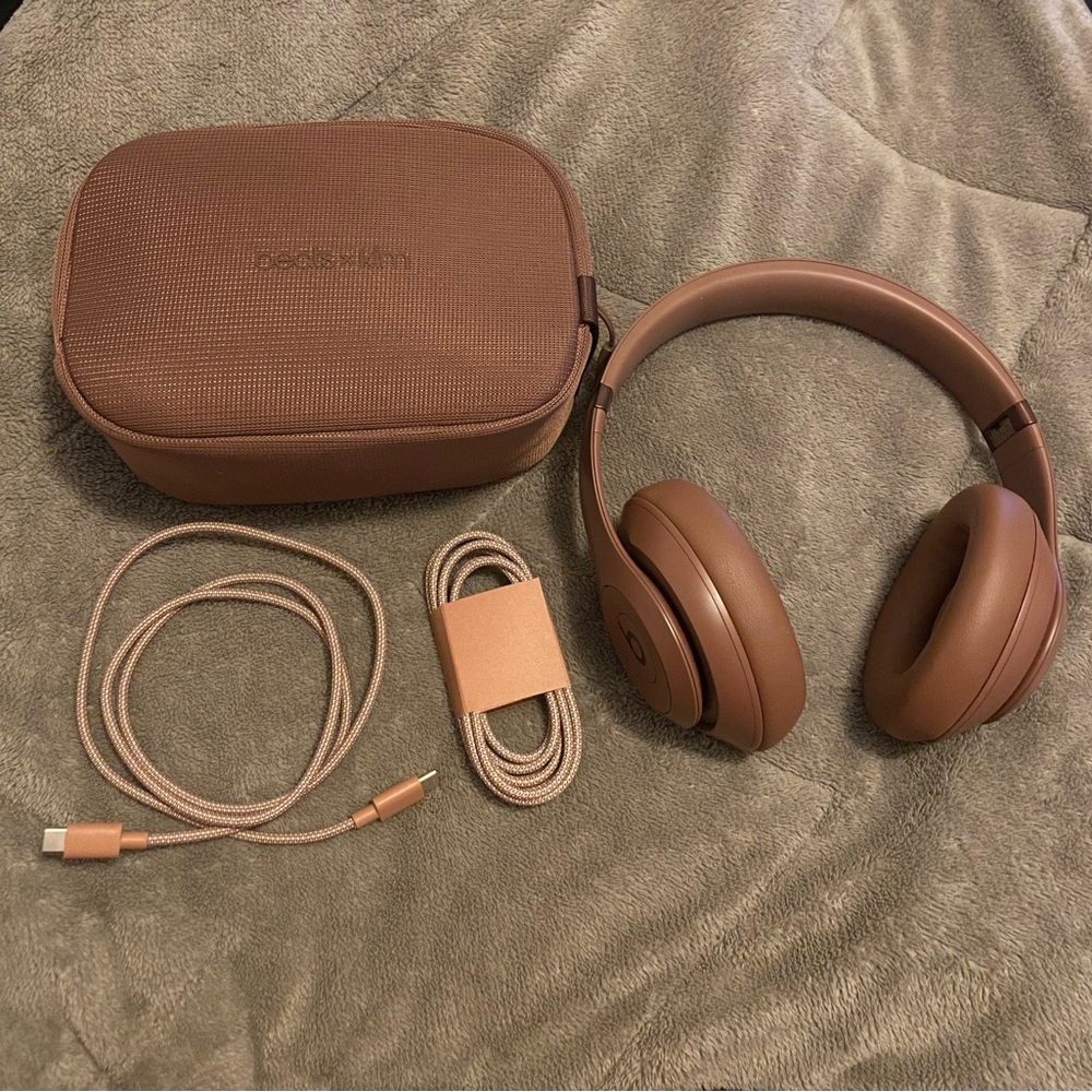Beats x Kim Kardashian Studio Pro